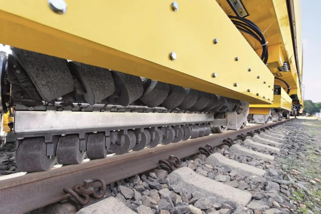 Rail grinding train conducts pre-grinding operation on newly laid ballastless track